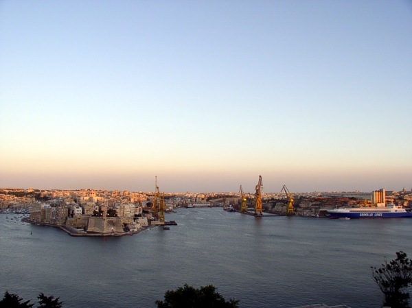 Blick von Valletta auf die 3 gegenüberliegenden historischen Städte